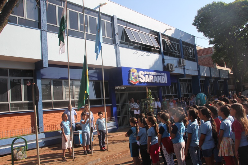   Prefeitura hasteia Bandeiras para a Pátria